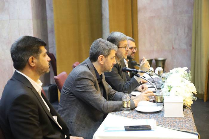 در نشست شهرداران استان مطرح شد: تاکید استاندار اصفهان بر اتمام پروژه های نیمه تمام و مقابله هوشمندانه جنگ اقتصادی